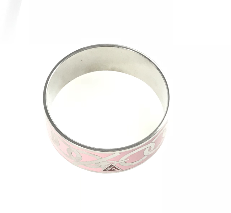 Immagine di Bracciale Rigido Smaltato Con Logo Gioielli Guess | UBB30918