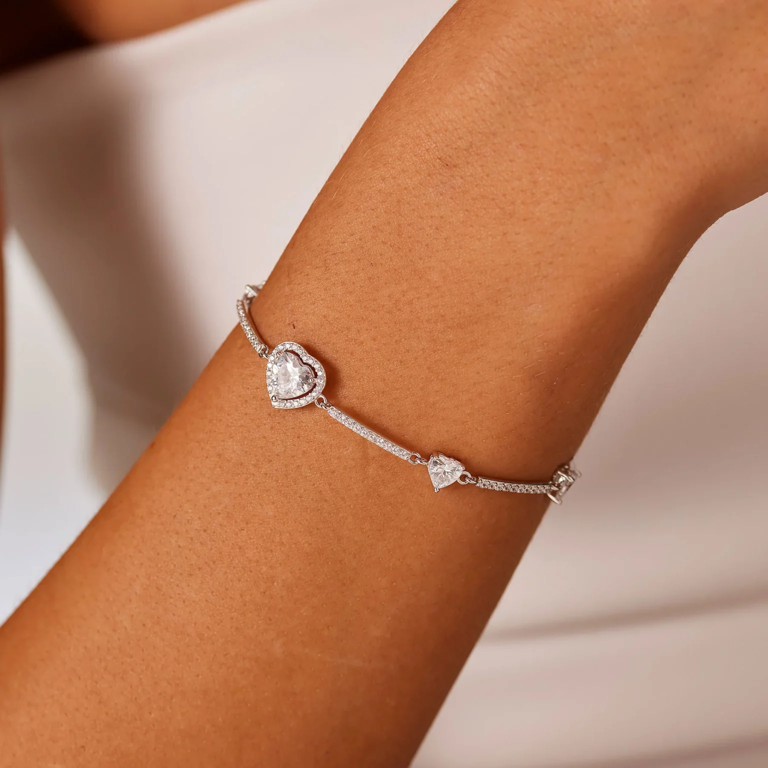 Bracciale Semirigido Con Cuori E Zirconi Bianchi Brosway Fancy | FIW164 - immagine 2